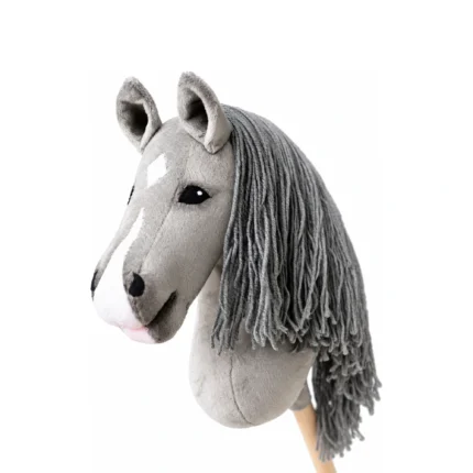 Grijs stokpaard met witte ster, witte bles en lange grijze manen van garen